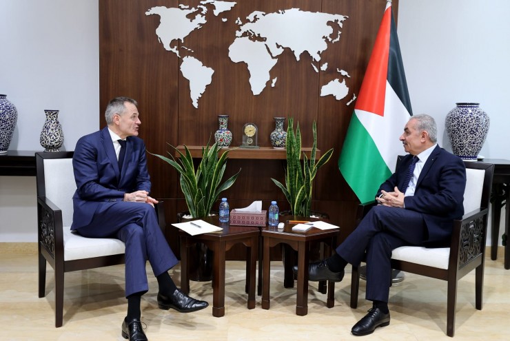  رئيس الوزراء الفلسطيني يستقبل وزير الدولة للسياسة الخارجية الدنماركية