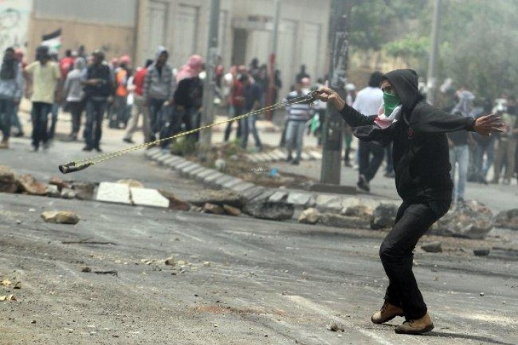 إصابات بالرصاص والاختناق خلال مواجهات مع الاحتلال في مسيرة كفر قدوم