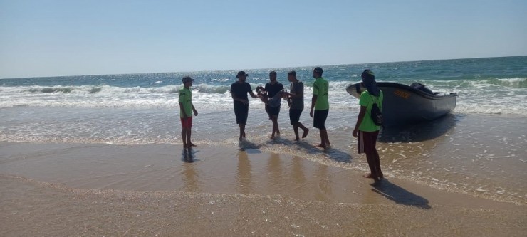 غزة: الشرطة البحرية تُنقذ 4 مواطنين فُقدت آثارهم في عرض بحر رفح