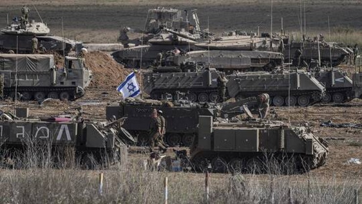 جيش الاحتلال يعلن تكثيف هجماته  على غزة واستشهاد قيادي بارز في 