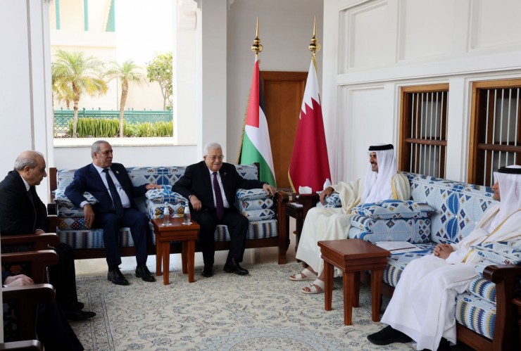 تفاصيل اجتماع الرئيس عباس مع أمير دولة قطر في الدوحة