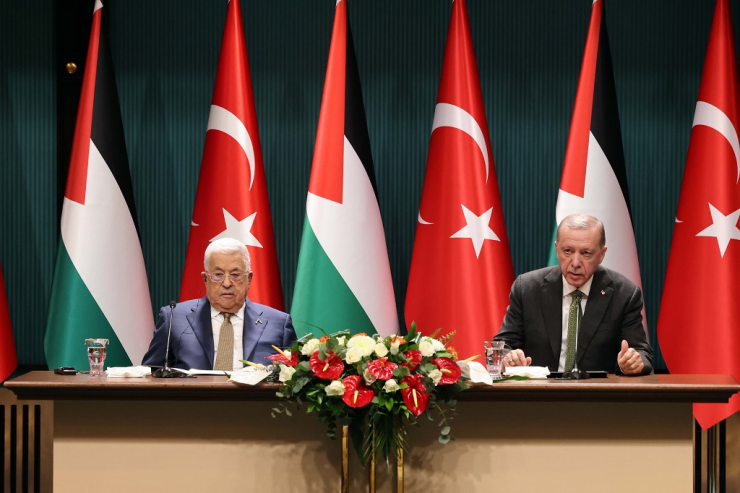 الرئيس عباس خلال مؤتمر صحفي مشترك مع نظيره التركي: الأمن والسلام يتحققان من خلال إنهاء الاحتلال الإسرائيلي
