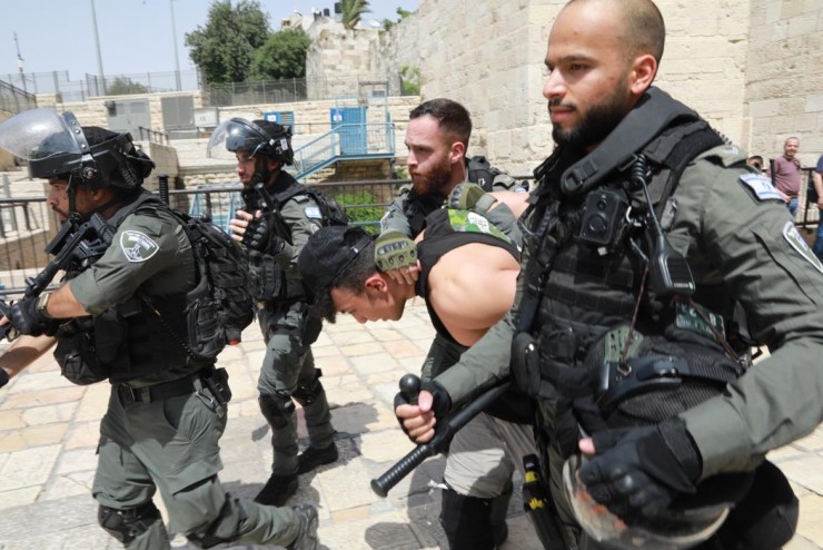 إصابة فتى مقدسي باعتداء مجندة إسرائيلية عليه  