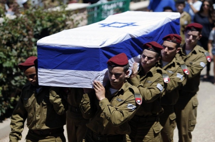 ضابط إسرائيلي ينتحر على قبر ابنه الذي قُتل في حرب 2014