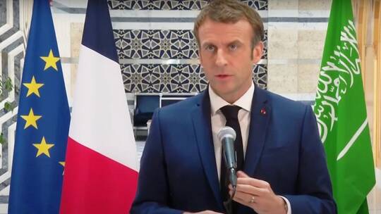 ماكرون يعلن عن مبادرة فرنسية سعودية لمعالجة الأزمة بين الرياض وبيروت (فيديو)