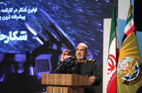 ثاني تهديد اليوم.. قائد الحرس الثوري الإيراني: قادرون على حرق واحتلال القواعد الأمريكية في المنطقة