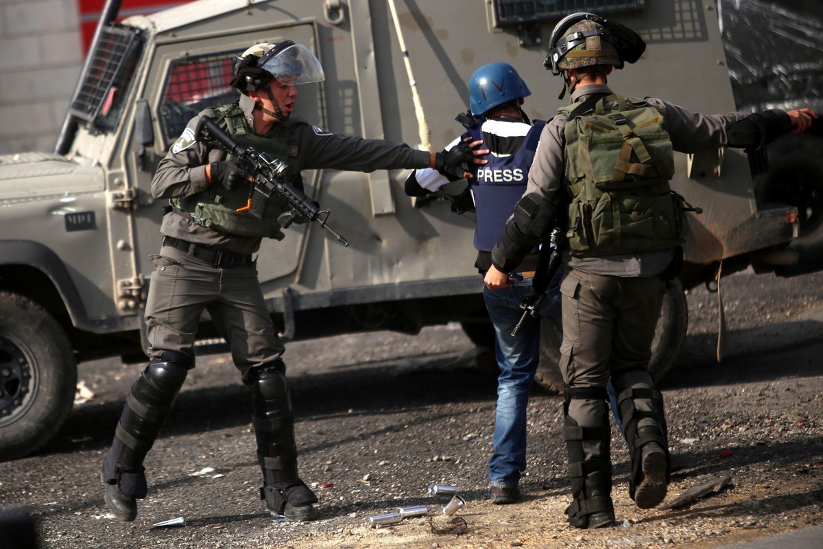 نقابة الصحفيين تستنكر اعتداء قوات الاحتلال على الصحفيين
