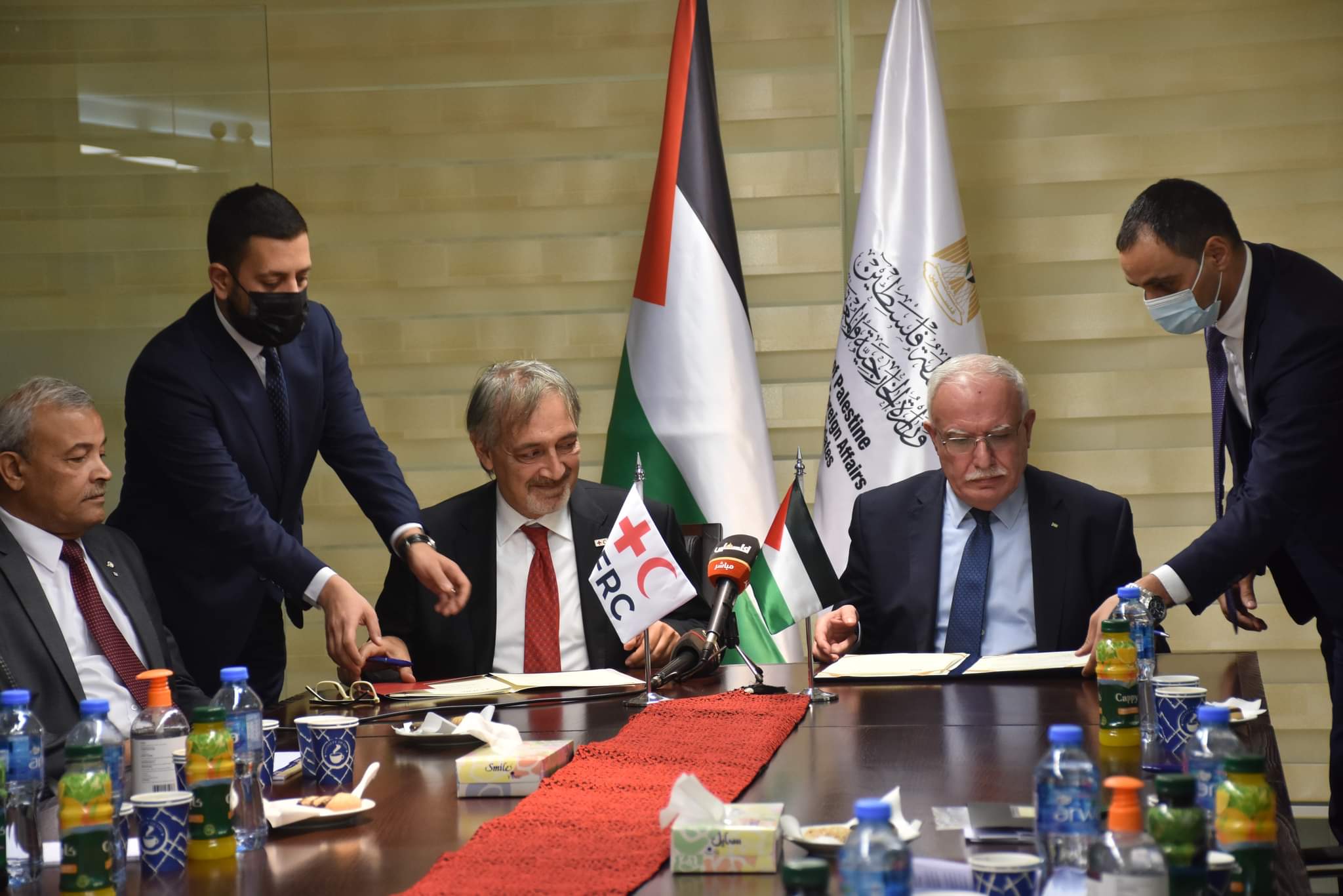 المالكي يوقع اتفاقية لفتح فرع للاتحاد الدولي لجمعيات الصليب والهلال الأحمر في فلسطين