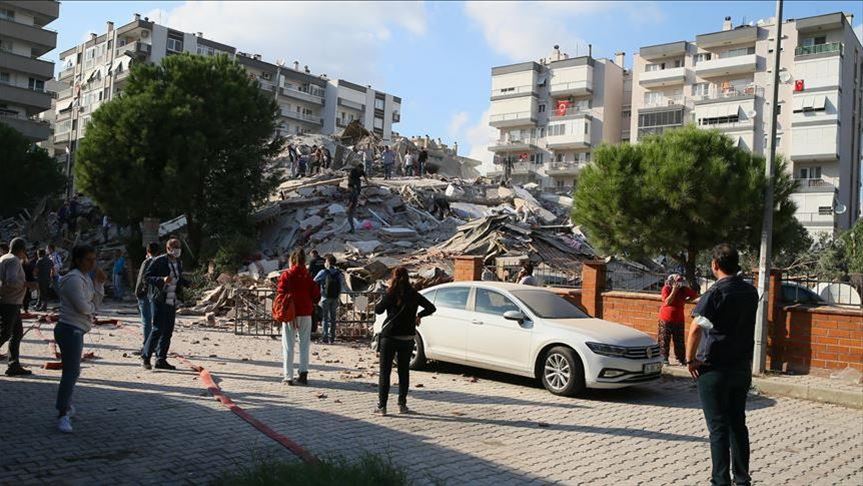 قتلى وجرحى في زلزال إزمير وأردوغان يعرب عن تمنياته بالسلامة