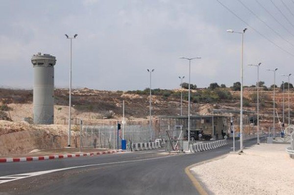 لليوم الثاني على التوالي: الاحتلال يغلق حاجز بيت اكسا