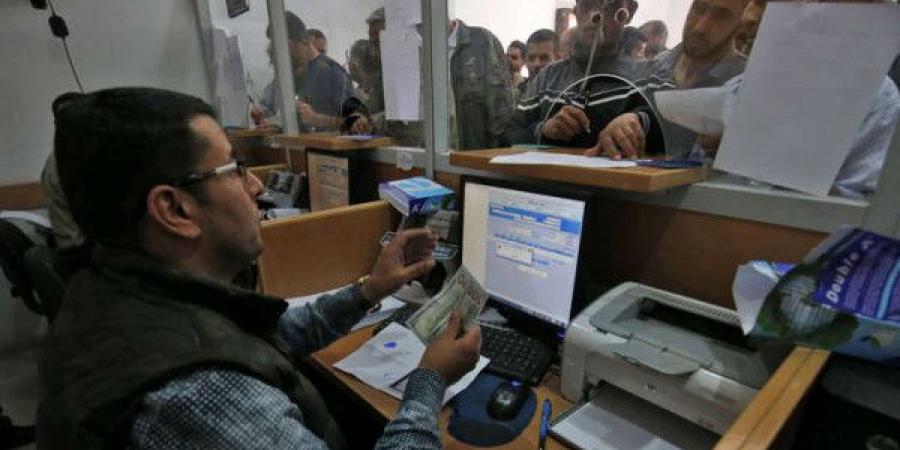 المالية بغزة: صرف رواتب التشغيل المؤقت 