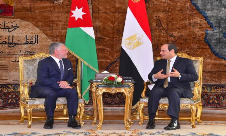العاهل الأردني والرئيس المصري يبحثان أخر التطورات المتعلقة بالقضية الفلسطينية