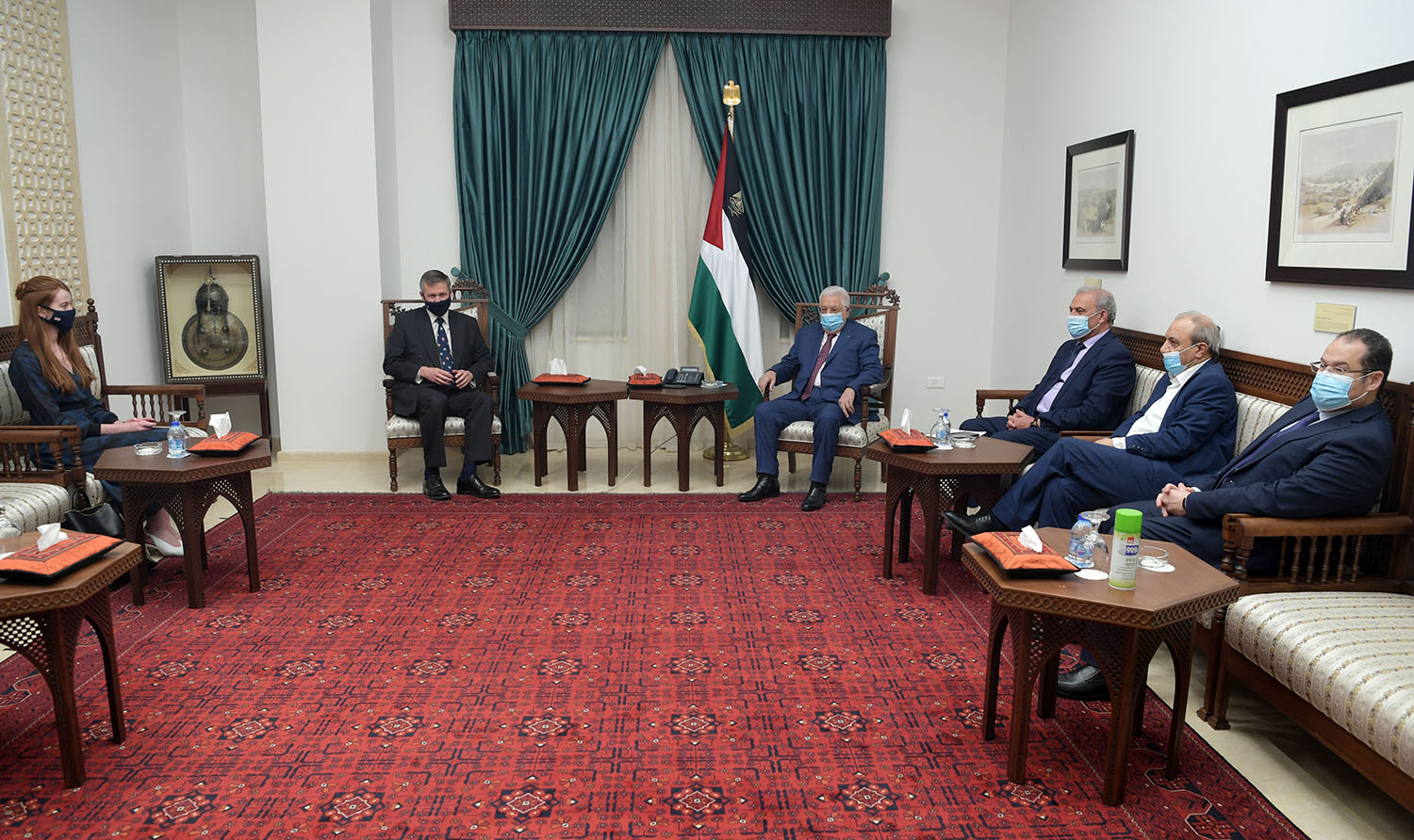 الرئيس عباس يستقبل القنصل العام البريطاني في القدس فيليب هول