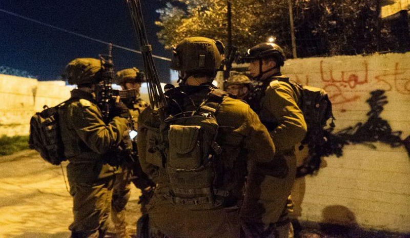 القدس: الاحتلال الإسرائيلي يطلق قنابل الصوت بكثافة في الطور 