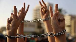14 اسيرا يواصلون اضرابهم عن الطعام رفضا لاعتقالهم الاداري