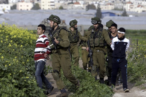 الاحتلال الإسرائيلي يعتقل 8 مواطنين بالضفة 
