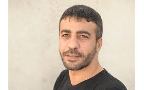 نقل الأسير ناصر أبو حميد إلى مستشفى 