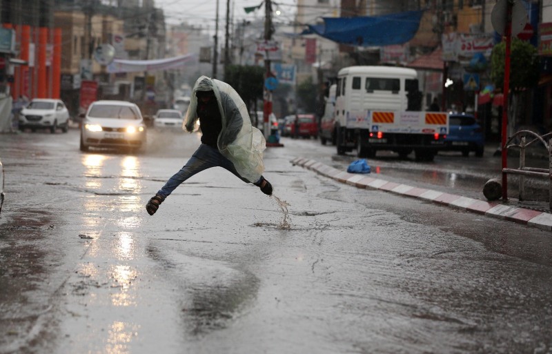 طقس فلسطين: منخفض جوي وفرصة لسقوط زخات من الأمطار