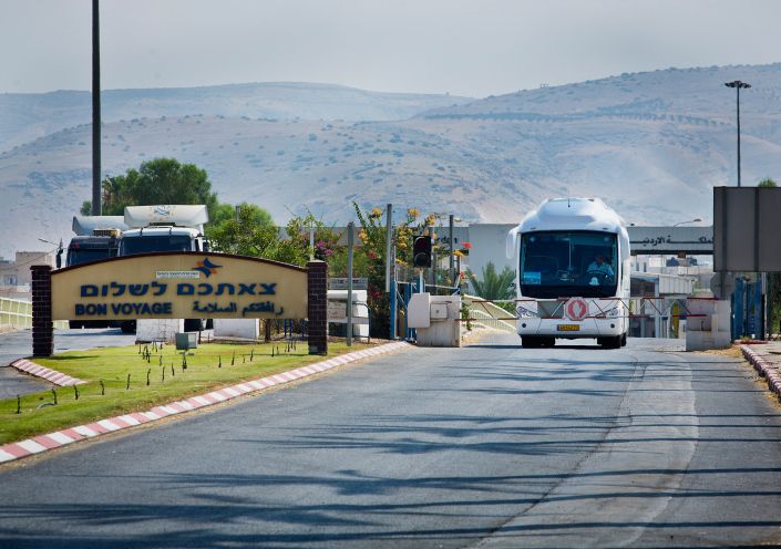 اسرائيل تغلق كافة المعابر الحدودية البرية للحد من تفشي كورونا 