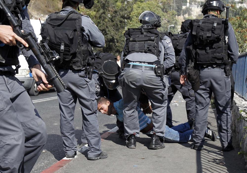 الاحتلال يمدد اعتقال مواطن من القدس