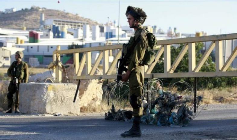 سلفيت: الاحتلال يغلق البوابة الحديدية على مدخل القرى الغربية ويعيق حركة المواطنين