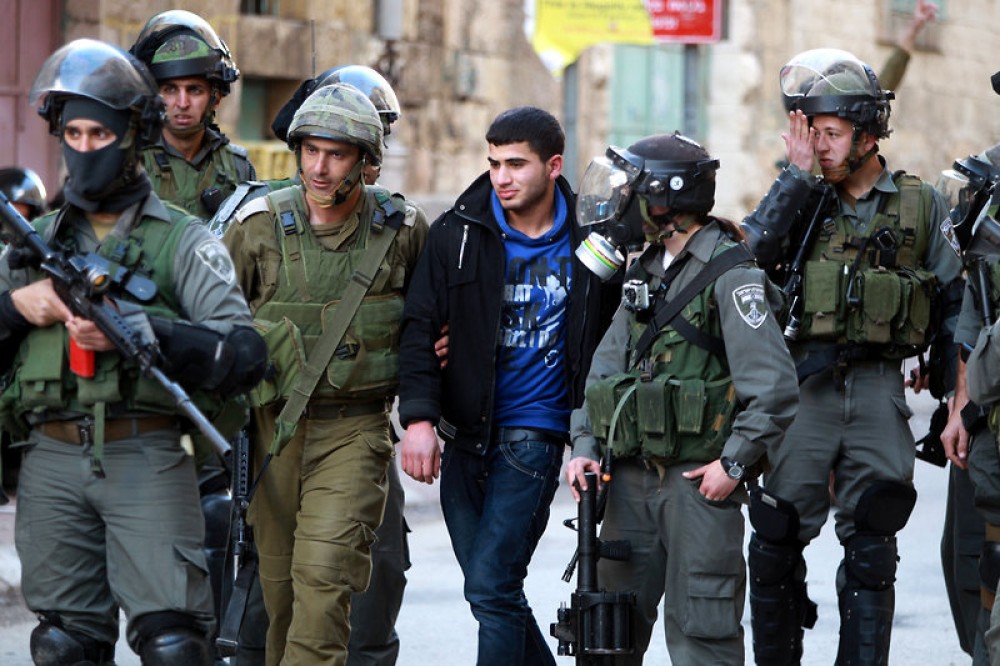 الاحتلال الإسرائيلي يعتقل 22 مواطنا من الضفة الفلسطينية