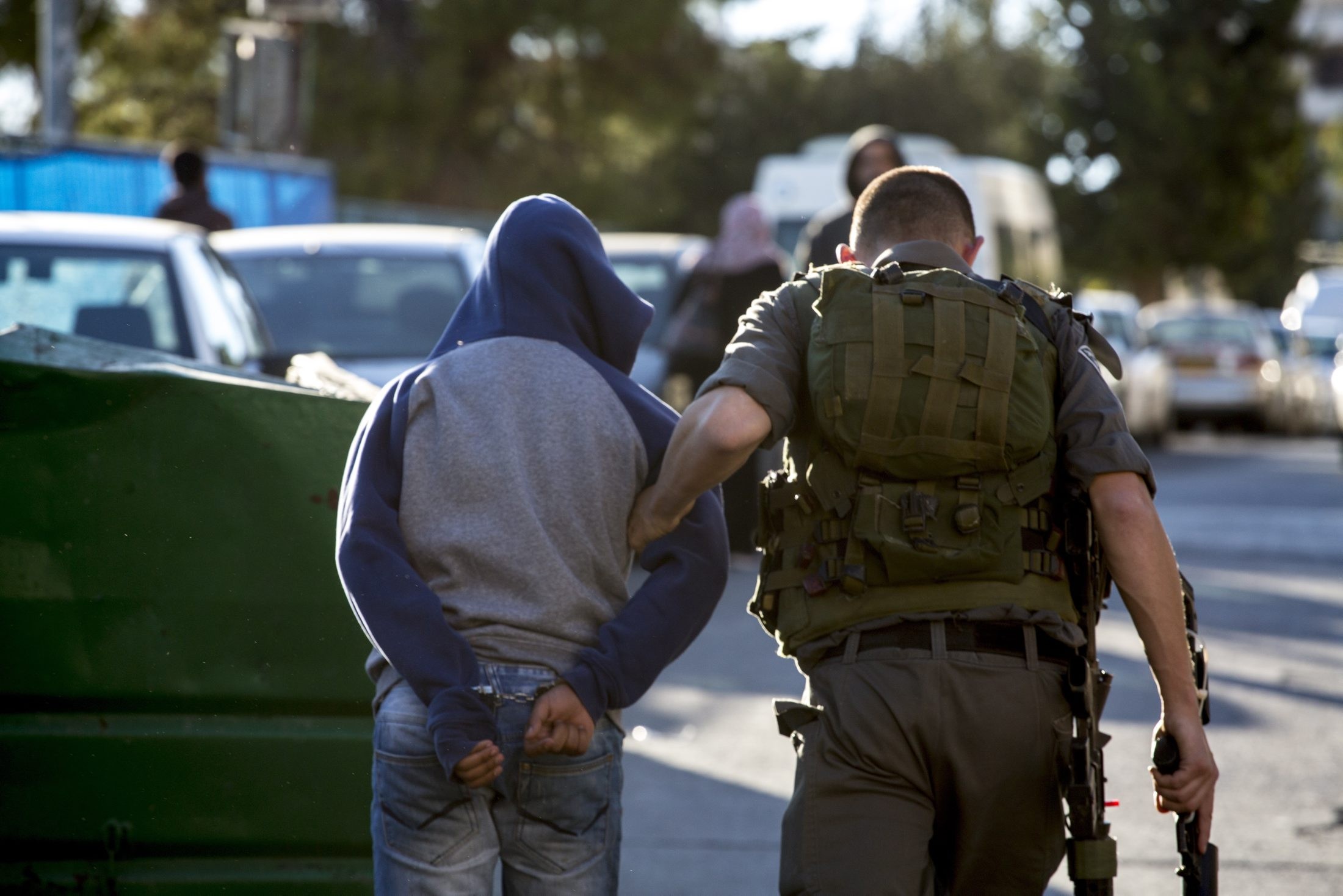 الاحتلال يعتقل طفلا من سلوان