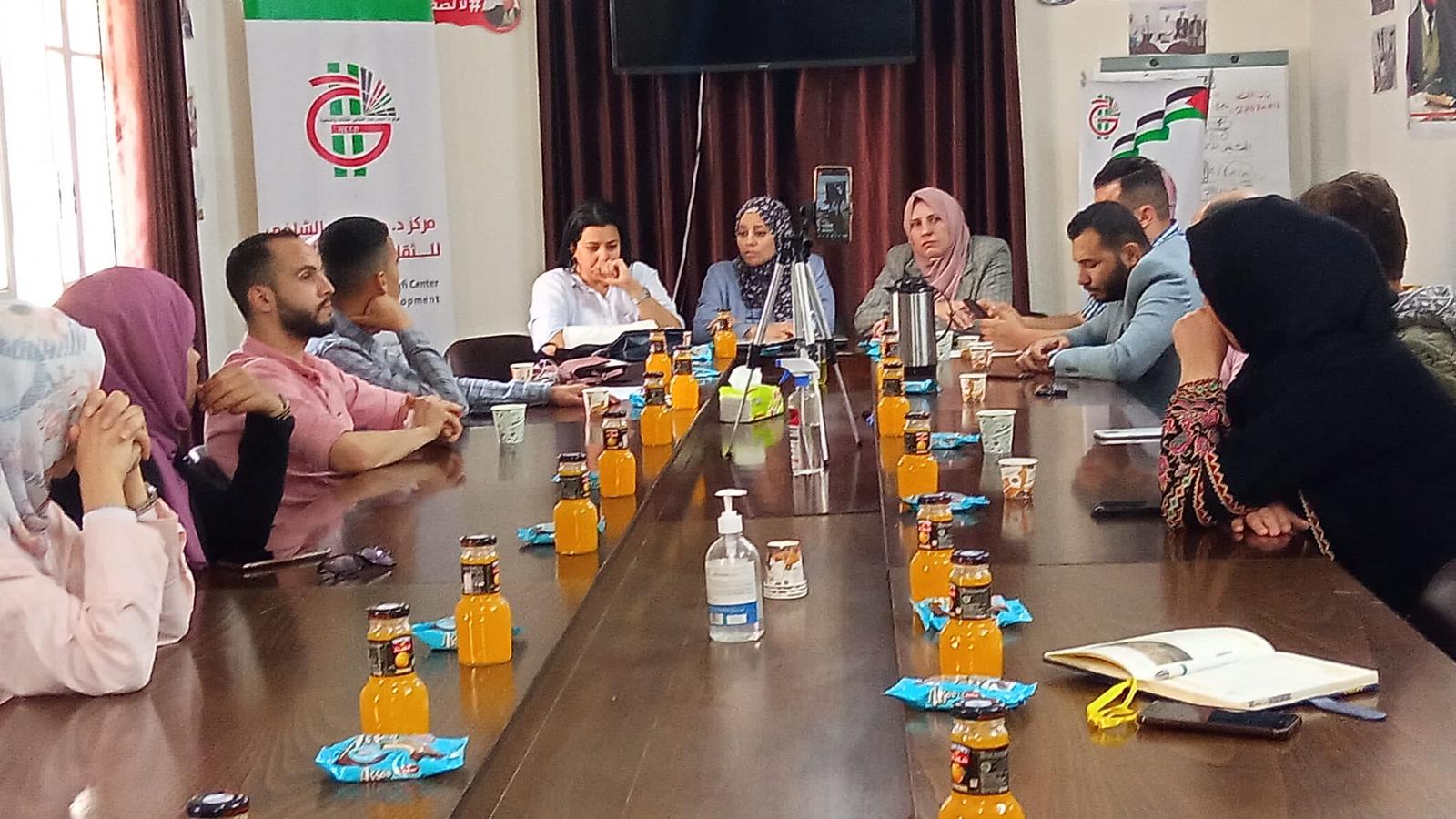 بالصور: مركز حيدر عبد الشافي للثقافة وجمعية مناصرة حقوق الإعلاميين ينظمان لقاء 