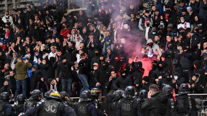 الشرطة الفرنسية تعتقل أكثر من 50 شخصاً خلال احتفالهم بفوز الجزائر بكأس العرب