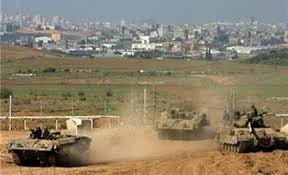 الاحتلال الإسرائيلي يتوغل ويجرف أراضي وسط قطاع غزة