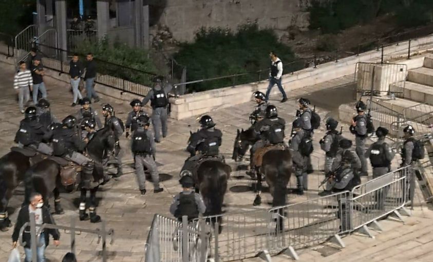 (محدث) القدس: أكثر من 40 إصابة نقلت للمشافي وعشرات حالات الاختناق في مواجهات مع الاحتلال (فيديو) 