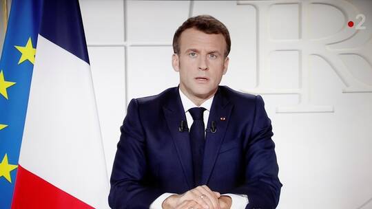 ماكرون يعلن تمديد الإغلاق الجزئي في فرنسا ويحذر من فقدان السيطرة على كورونا 