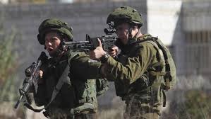الجيش الإسرائيلي يطلق النار على فتاة فلسطينية بزعم محاولتها تنفيذ عملية طعن (فيديو) 