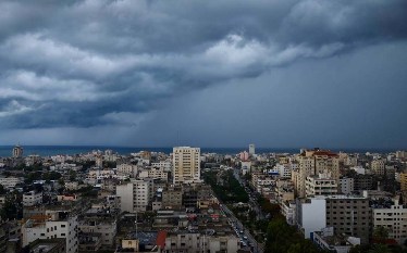 طقس فلسطين: أمطار متفرقة وانخفاض على درجات الحرارة 