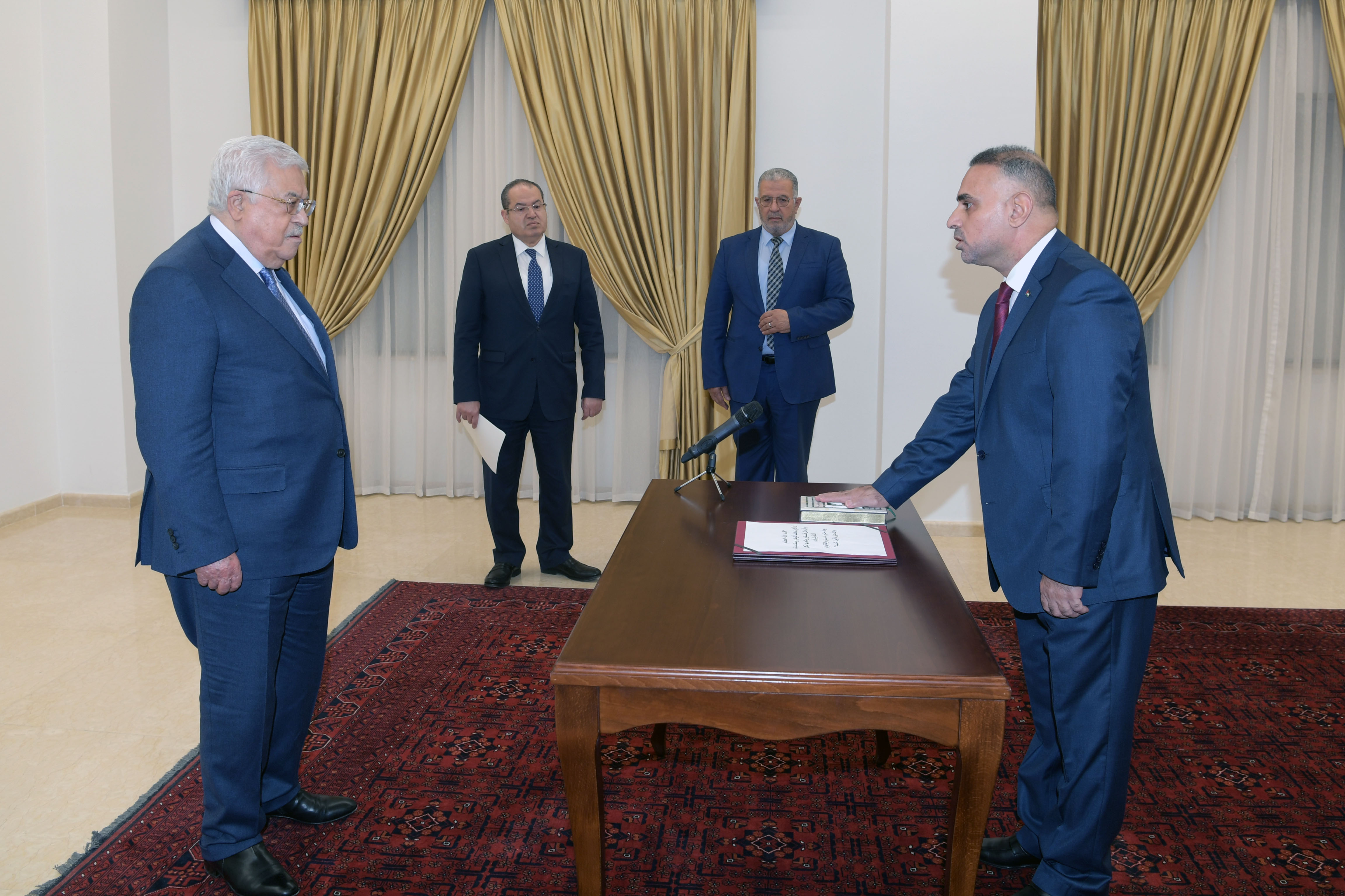 فايز أبو عيطة يؤدي اليمين القانونية أمام الرئيس سفيرا لدولة فلسطين لدى الجزائر