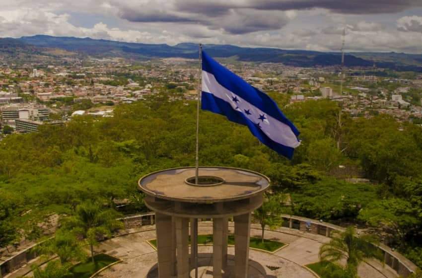 هندوراس تبحث إعادة سفارتها في إسرائيل إلى تل أبيب