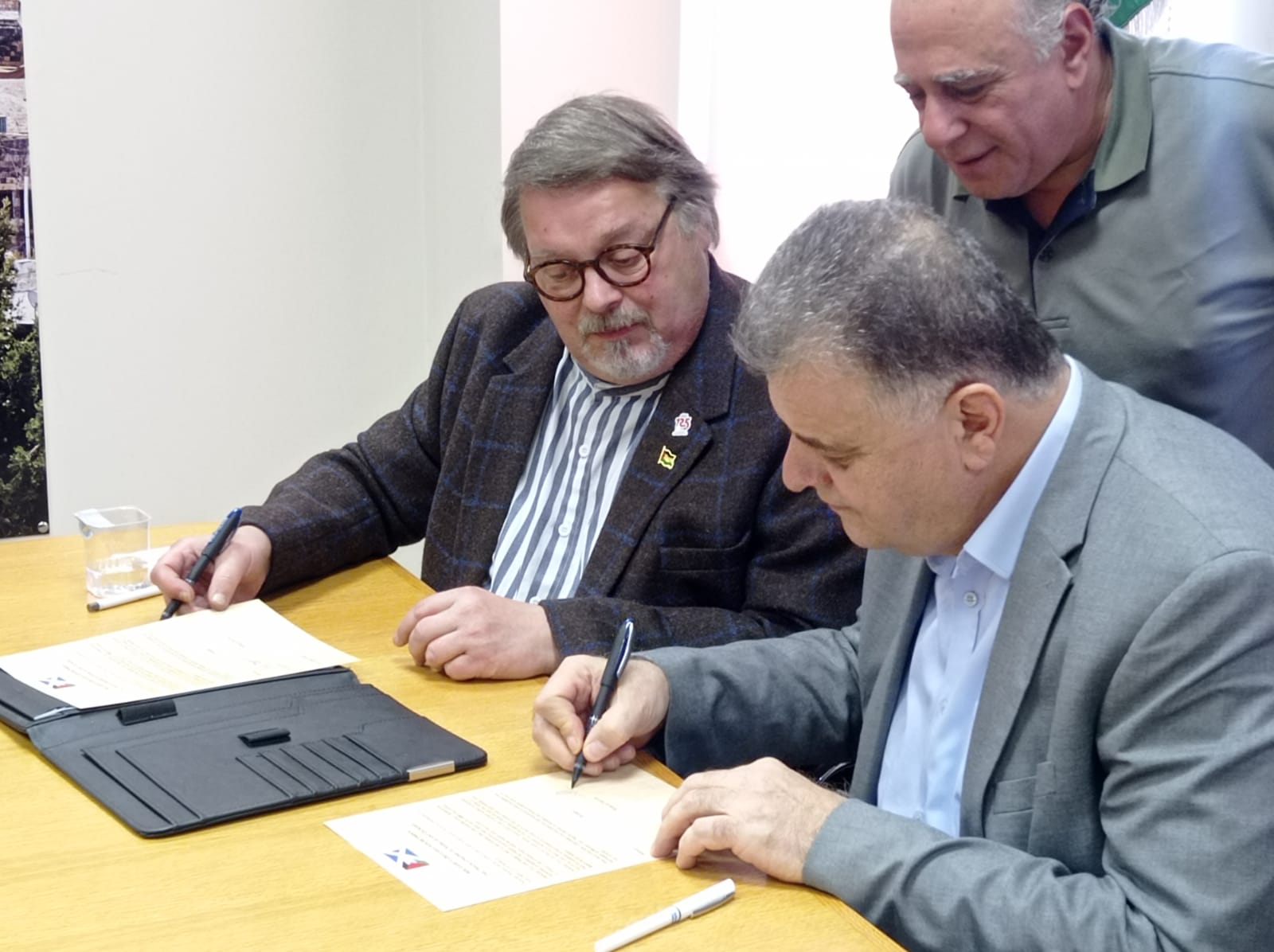 توقيع اتفاقية توأمة بين نقابات دندي الأسكتلندية ونابلس