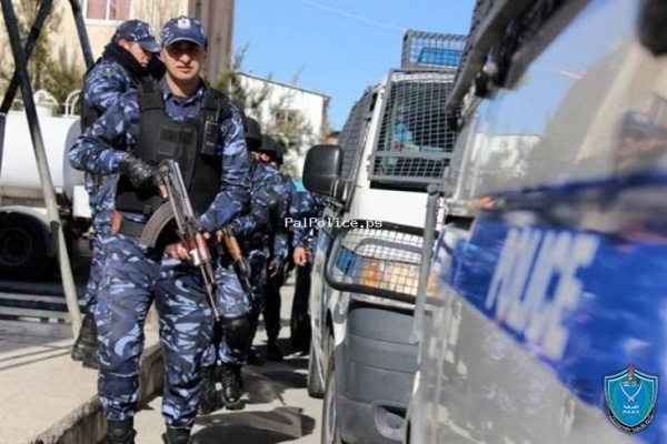 الشرطة الفلسطينية تقبض على مواطنة صادر بحقها مذكرة حبس بقيمة مليون ونصف المليون شيكل في طولكرم