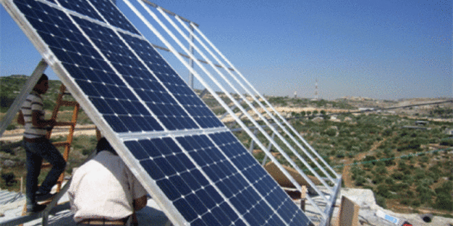 سلطات الاحتلال تستولي على أنظمة الطاقة الشمسية بالأغوار الوسطى والشمالية