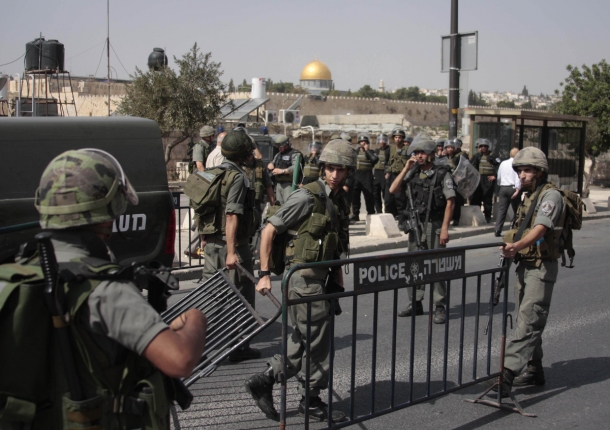 الاحتلال يستدعي أحد حراس المسجد الأقصى للتحقيق