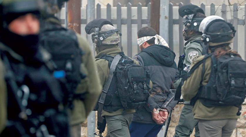 الاحتلال يواصل انتهاكاته.. مداهمات إسرائيلية واعتقالات في الضفة الغربية
