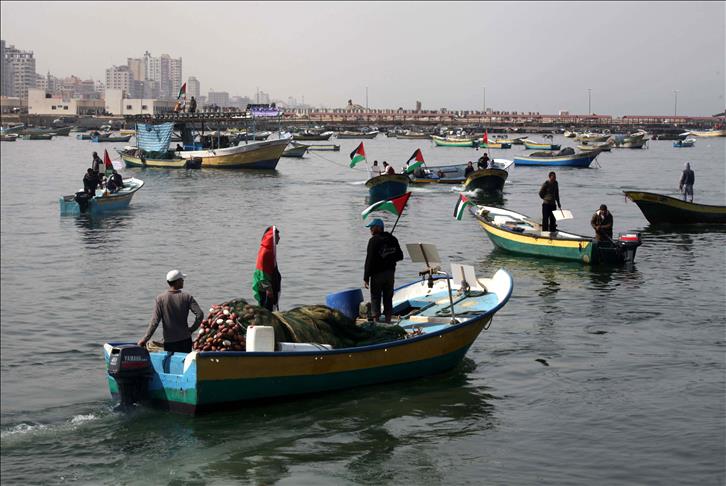 تفاصيل إدخال الألياف الزجاجية إلى غزة لإصلاح قوارب الصيد