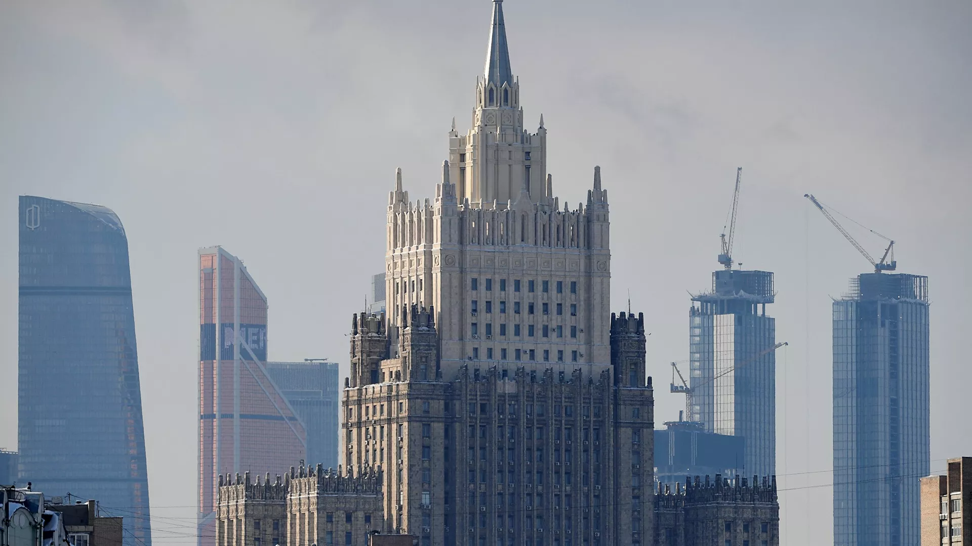 الخارجية الروسية: لن نطلب رفع العقوبات والضغط الغربي لن يغير مسار موسكو