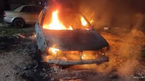 مستوطنون يحرقون أربع مركبات في جالود جنوب نابلس 