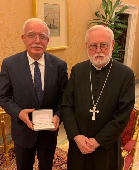 تفاصيل لقاء المالكي مع وزير خارجية حاضنة الفاتيكان 