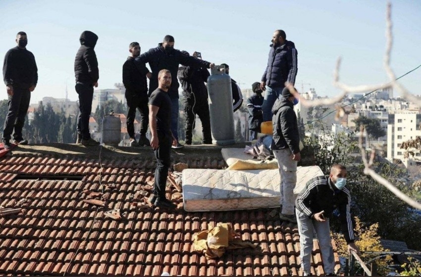 الشرطة الإسرائيلية تؤجل إخلاء منزل عائلة 
