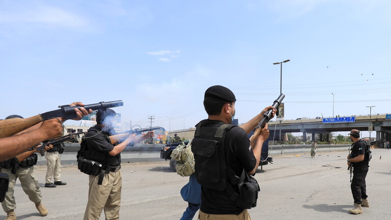 الشرطة الباكستانية: مقتل شخصين وإصابة 14 في انفجار بشرق البلاد