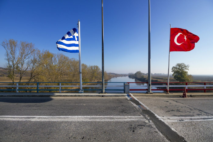 اليونان تعتزم مد السياج الحدودي مع تركيا بـ80 كم إضافية
