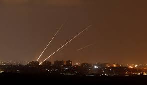 (محدث) الجيش الإسرائيلي: إطلاق ثلاثة صواريخ من قطاع غزة تجاه المستوطنات