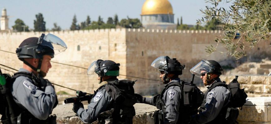 الاحتلال الإسرائيلي يعتدي على مقدسيين قرب باب العامود بالقدس